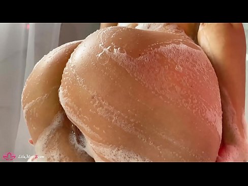 ❤️ Brunette o ipholla litho tsa botona kapa botšehali ho li khotsofatsa Pussy e nang le Vibrator ho ea ho Intense Orgasm in Shower ❤️❌  ☑